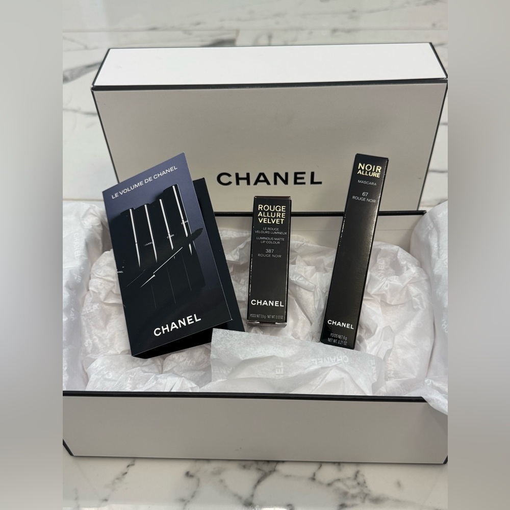 CHANEL NEW 2026 Rouge Noir 2 piece makeup set limited edition, sold out (NIB)